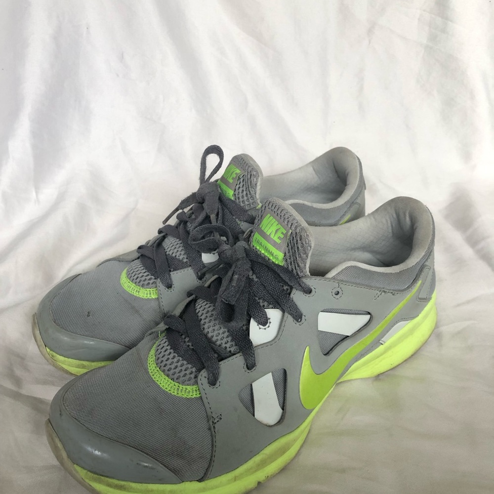 Nike Running Shoes Size 9 Green and Gray